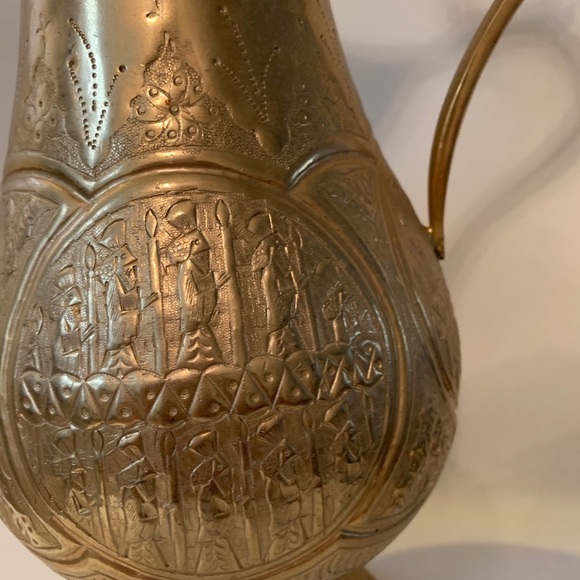 Pitcher - Picture 2 of 7